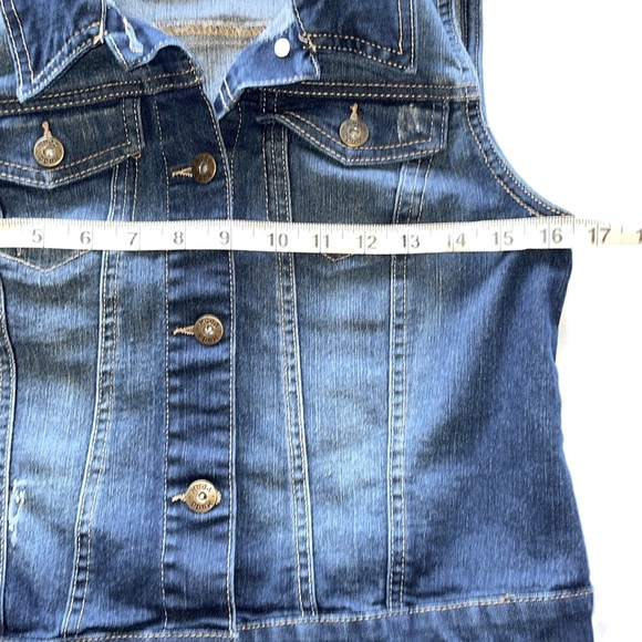 Mudd Classic Denim Vest Distressed Button Flap Pockets Button Tab Hem Size Small - Picture 13 of 14